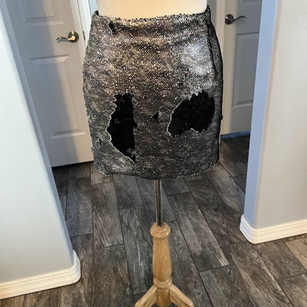 Free People Skinny Full Flip Sequin Mini Skirt Camo Green Black Size 12. NWT